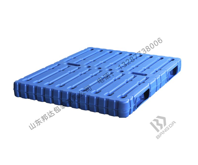 被打進冷庫的吹塑塑料托盤,混的游刃有余