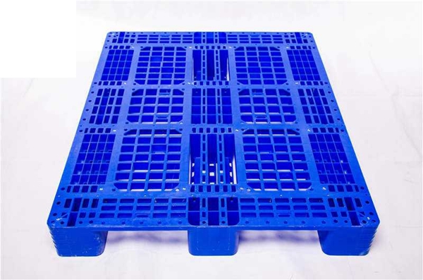 塑料托盤的承重怎樣選擇?_如何選擇適合自身行業(yè)使用要求的塑料托盤