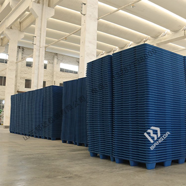 九腳吹塑托盤:物流、快遞等行業倉庫周轉小能手